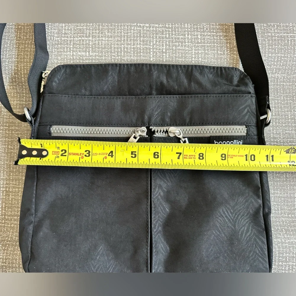 Baggallini stay organized